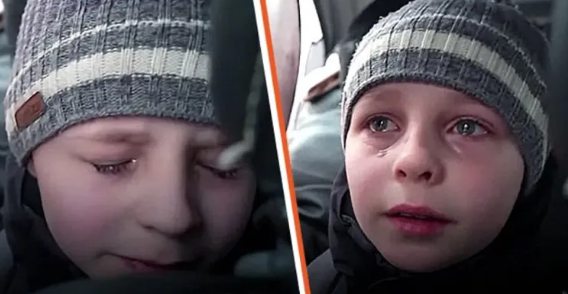 Un garçon fuit l'Ukraine, laissant son père derrière lui pour protéger leur ville